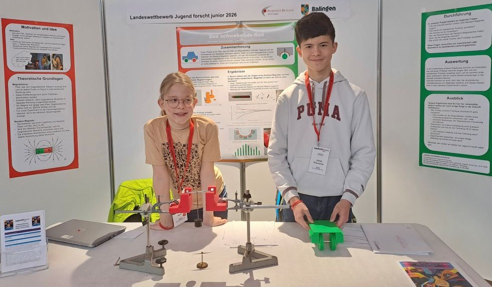 Das schwebende Rad Marlon Wahl (beide 7d), Regionalsieger "Jugend forscht Junior, Technik", während der Präsentation ihrer Ergebnisse beim Landeswettbewerb Baden-Württemberg.  Betreuung: Herr Bülte und Herr Maret